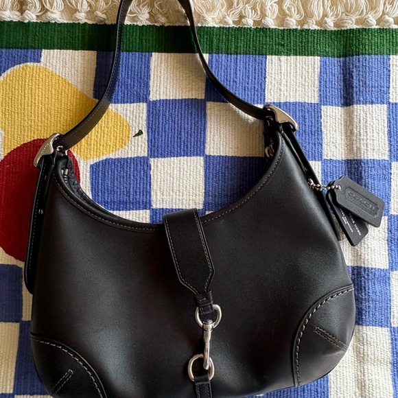 Coach Hamptons Black Leather Shoulder Bag - Picture 2 of 12